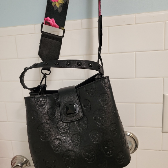 Betsey Johnson Black Skull Embossed Crossbody Bag - Picture 8 of 9